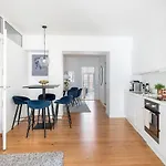 Apartment Leaves 2- Chic For 8 Persons In