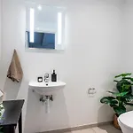 Leaves 2- Chic For 8 Persons In Apartment *