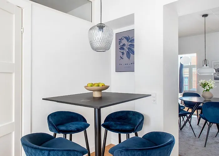 Leaves 2- Chic For 8 Persons In *