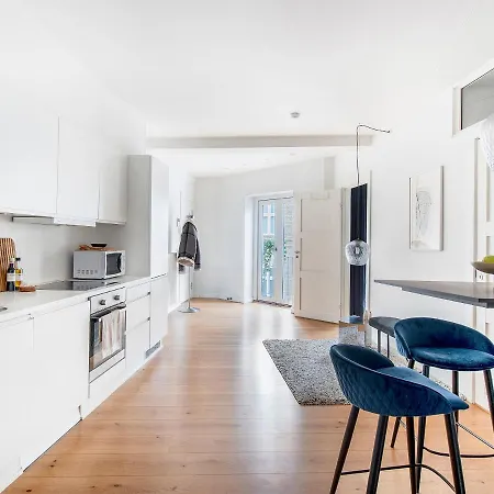 Sanders Leaves - Chic Three-bedroom In Downtown København