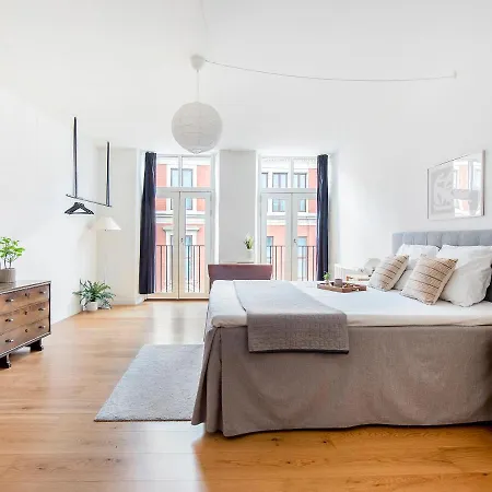 Sanders Leaves - Chic Three-bedroom In Downtown