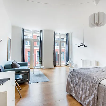 Sanders Leaves - Chic Three-bedroom In Downtown København